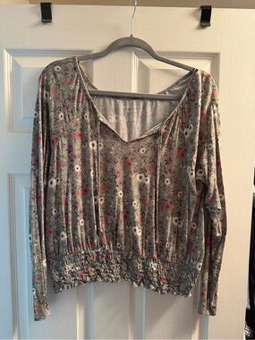 American Eagle Outfitters Green Floral Long Sleeve Top